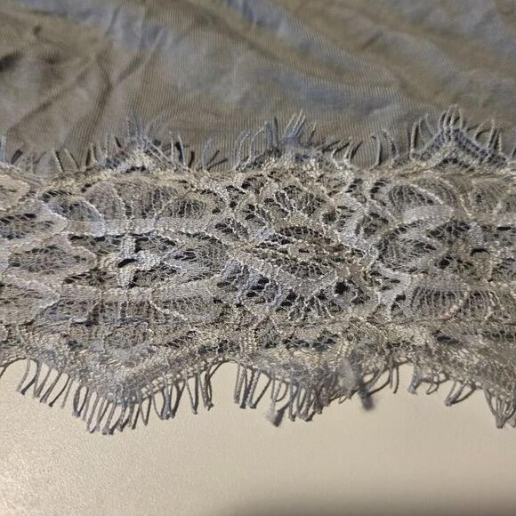 POL BOHO Cropped Blouse Short Sleeves Deep V-Neck Feathered Lace Gray Large NEW - Picture 13 of 15